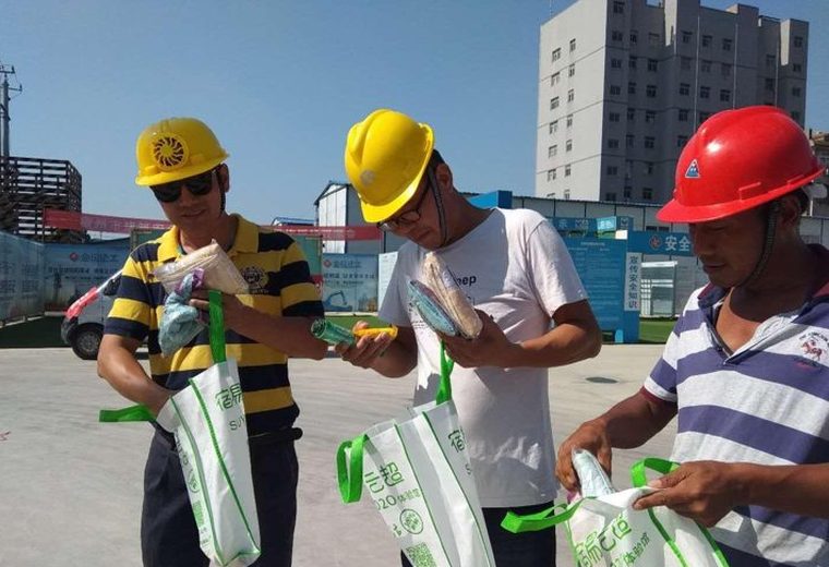 安全帽检测示例：工地人员安全帽识别
